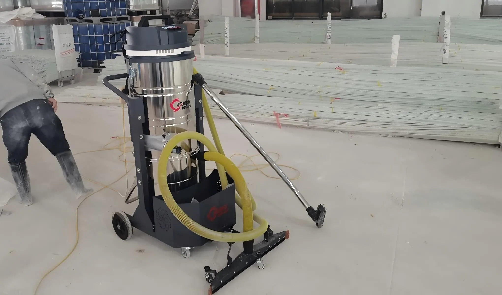 Уборка пола завода